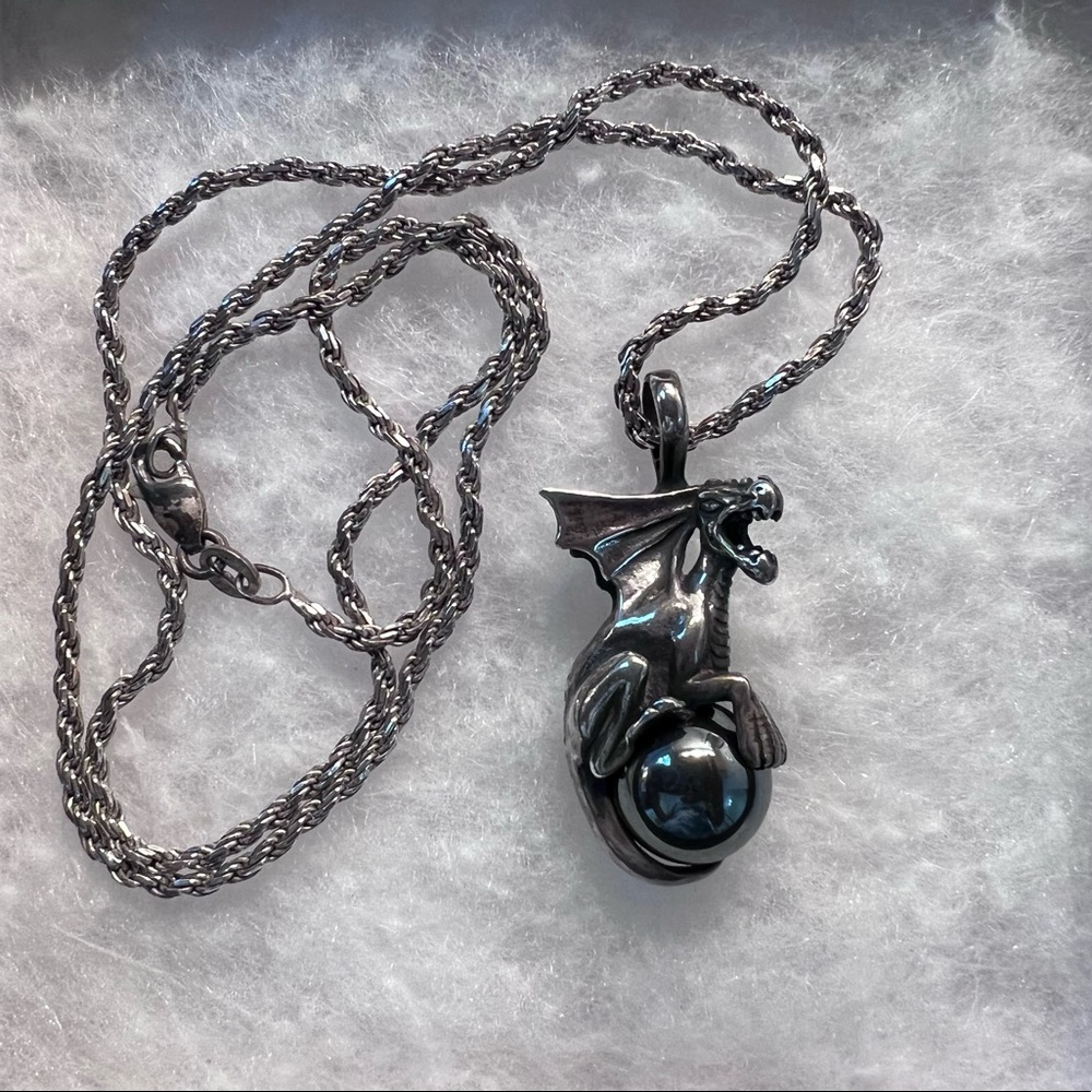 🐉Silver dragon charm with 18-inch sterling chain.